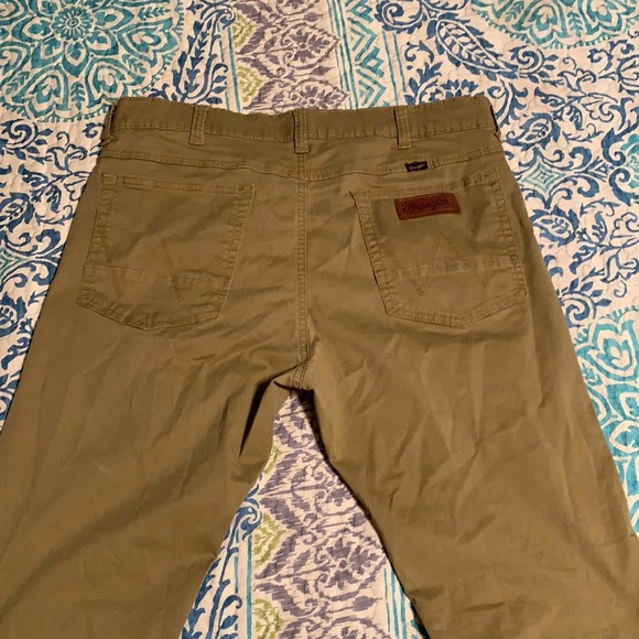 SOLD Men’s Wrangler khakis slim 36x34 - Picture 5 of 6